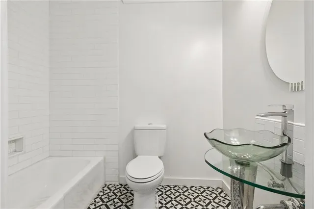 $649,900 | 33 Shenandoah Street, Kenner, LA 70065