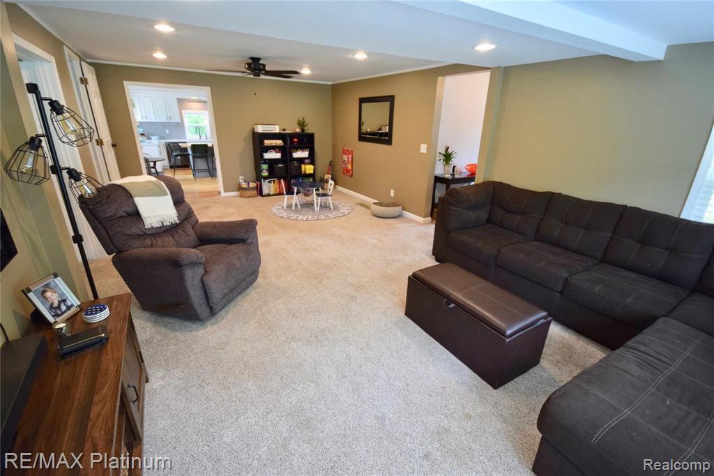 9163 Hogan Road Fenton, MI 48430 - Photo 6 of 34