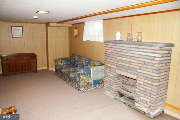 22 Mansion Road Linthicum Heights, MD 21090 - Photo 14 of 20 a bedroom with a bed and a couch
