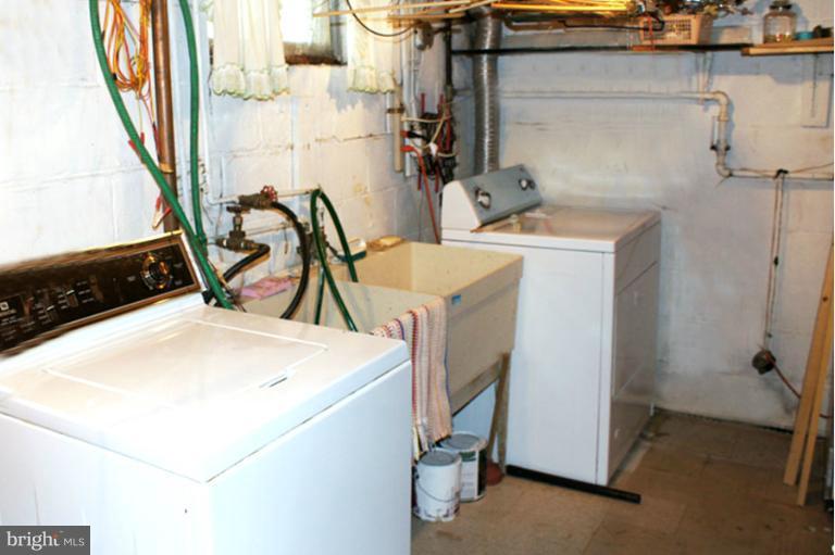 22 Mansion Road Linthicum Heights, MD 21090 - Photo 10 of 20 a utility room with dryer and washer