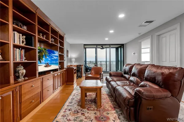 $295,000 | 75 Ojibwa Circle, Unit 505, Buffalo, NY 14202