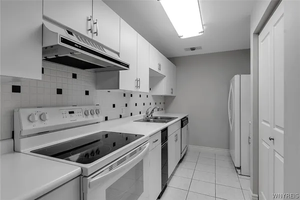 $295,000 | 75 Ojibwa Circle, Unit 505, Buffalo, NY 14202