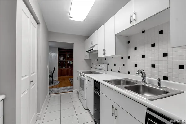 $295,000 | 75 Ojibwa Circle, Unit 505, Buffalo, NY 14202