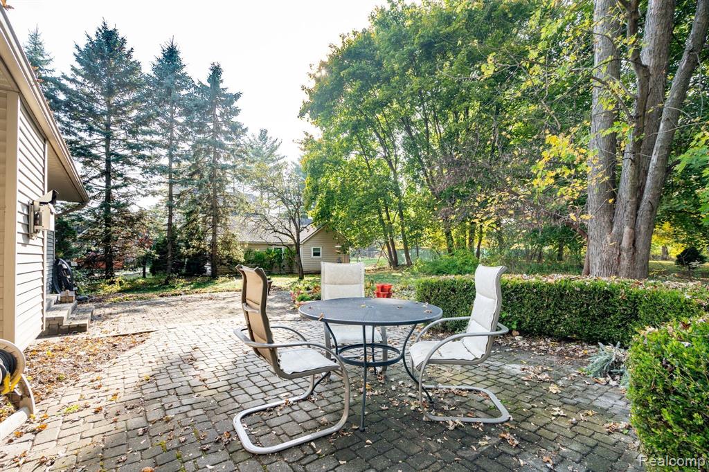 2626 Hickory Lawn Road Rochester Hills, MI 48307 - Photo 34 of 44