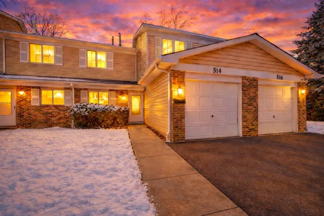 $255,000 | 514 Alton Court, Carol Stream, IL 60188