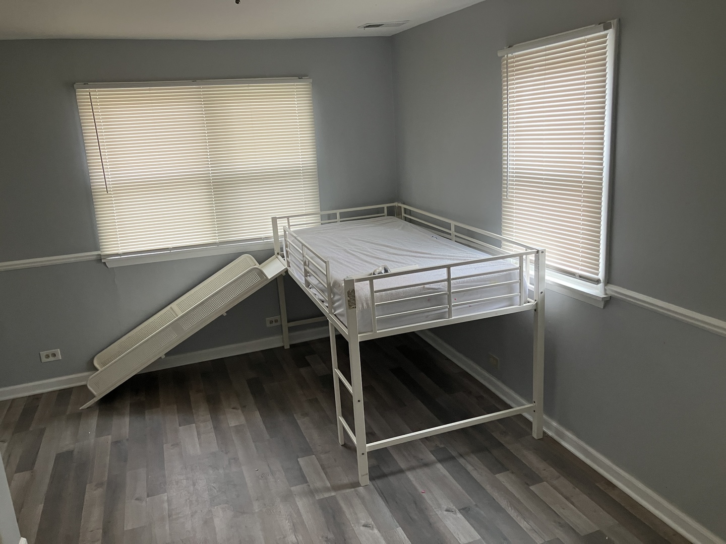 1432 Ridgeway Street Round Lake Beach, IL 60073 - Photo 7 of 20 a utility room with washing machine and window