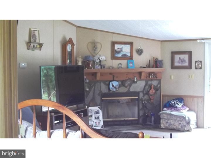 18 Telegraph Road Bridgeton, NJ 08302 - Photo 5 of 18 Living Room