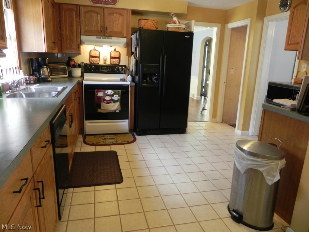 3915 Windsor Road Youngstown, OH 44512 - Photo 4 of 24 Gallery Image 4