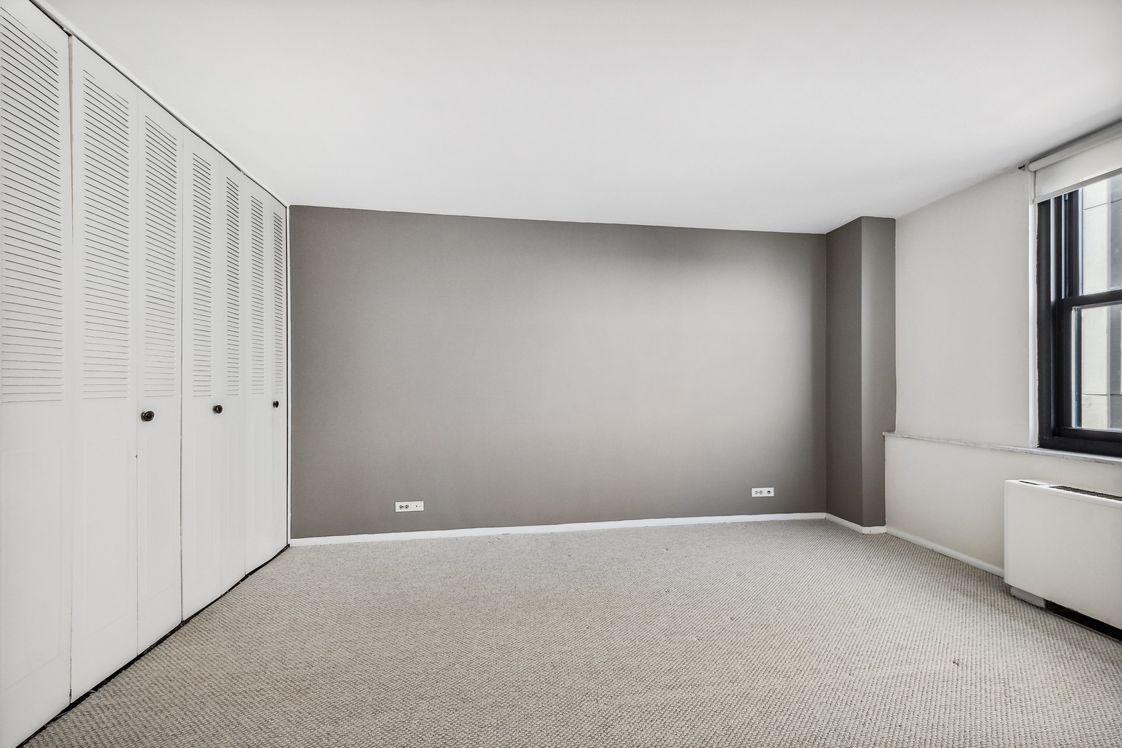 5701 North Sheridan Road, Unit 5K Chicago, IL 60660 - Photo 15 of 24 a view of an empty room with a window