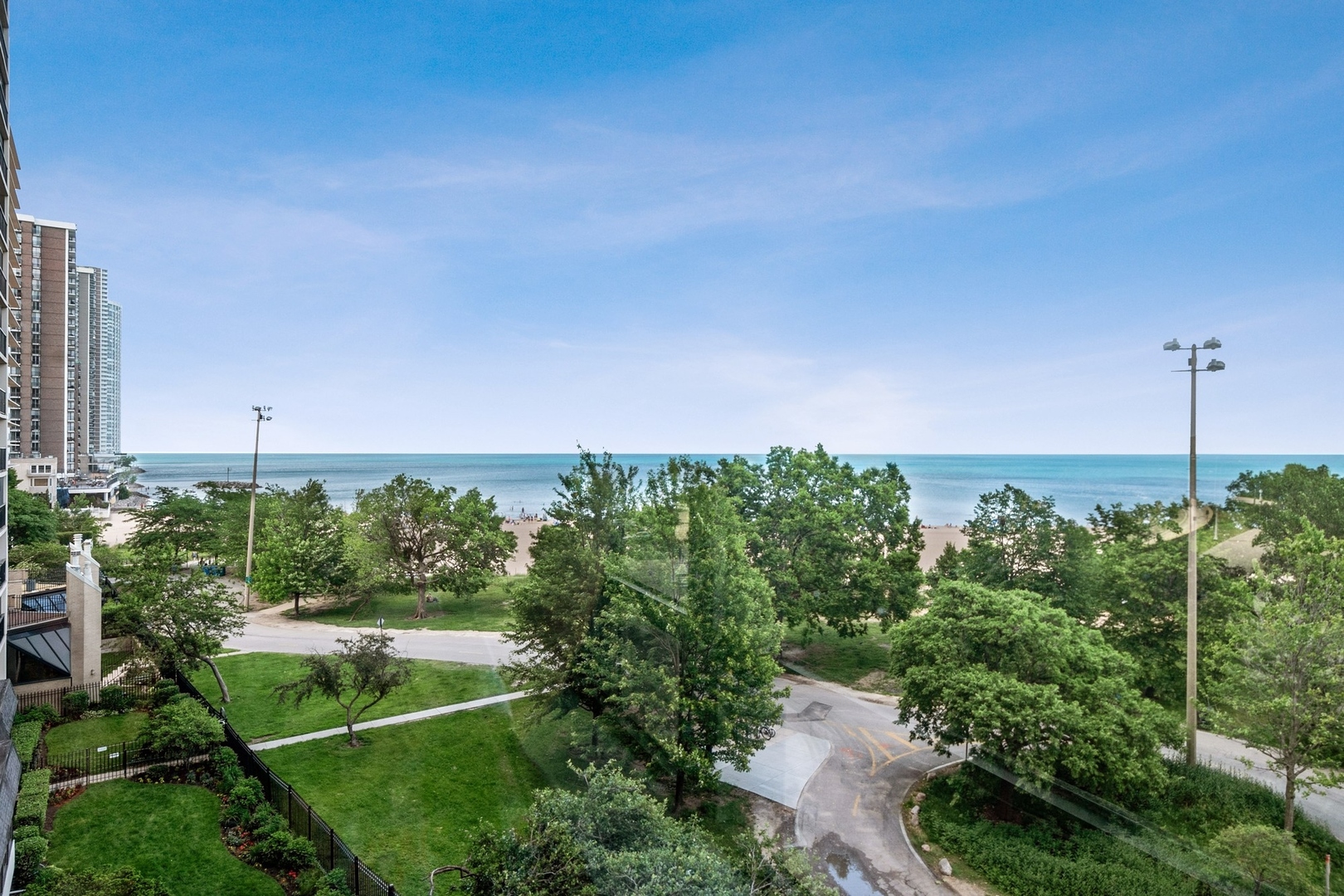 5701 North Sheridan Road, Unit 5K Chicago, IL 60660 - Photo 19 of 24 a view of a garden