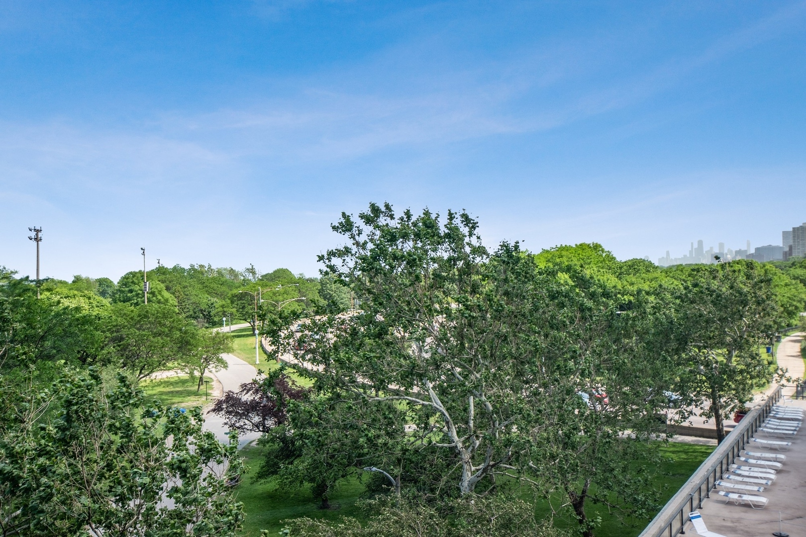 5701 North Sheridan Road, Unit 5K Chicago, IL 60660 - Photo 21 of 24 a view of a garden