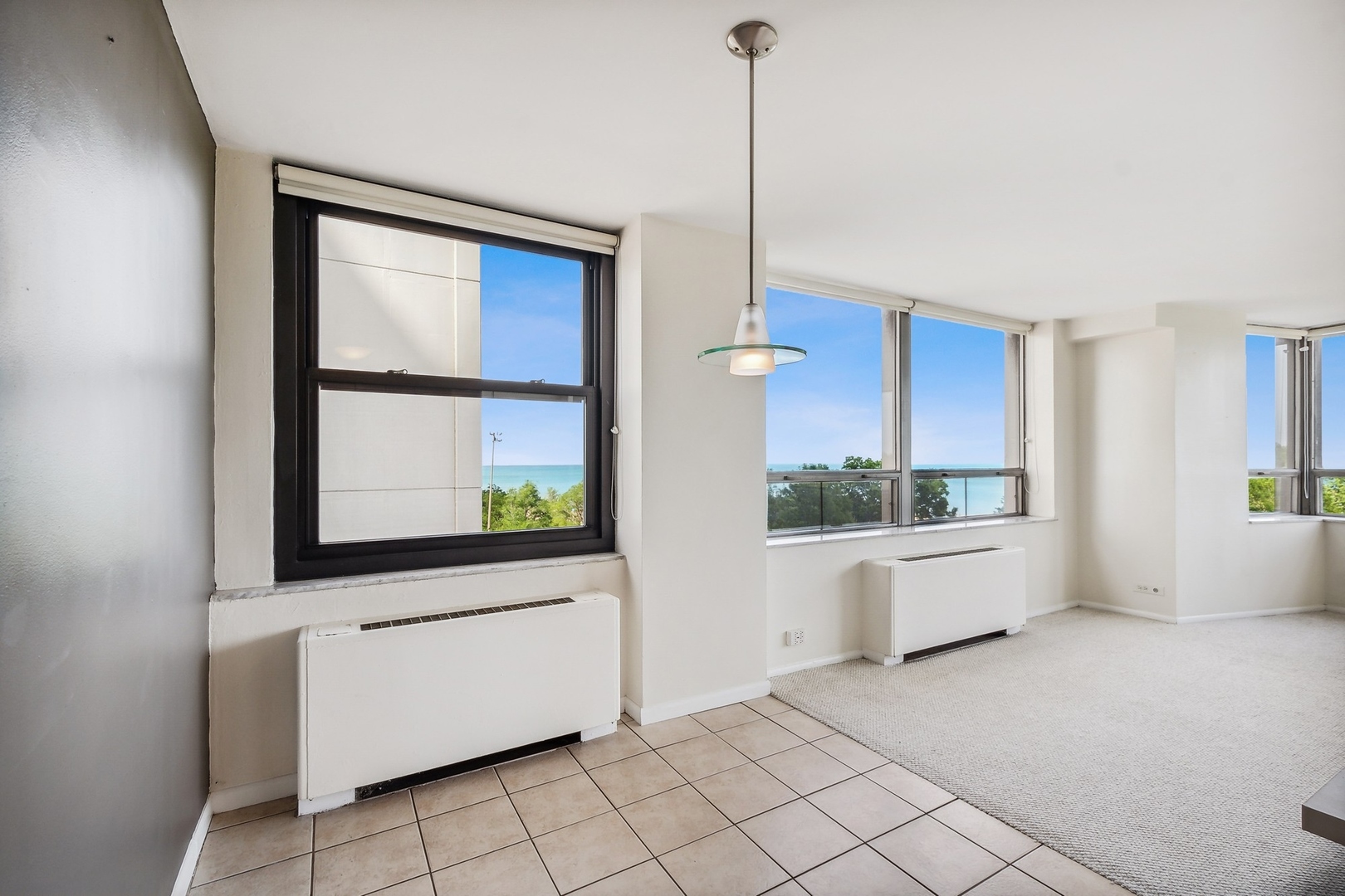 5701 North Sheridan Road, Unit 5K Chicago, IL 60660 - Photo 9 of 24 a view of an empty room and window