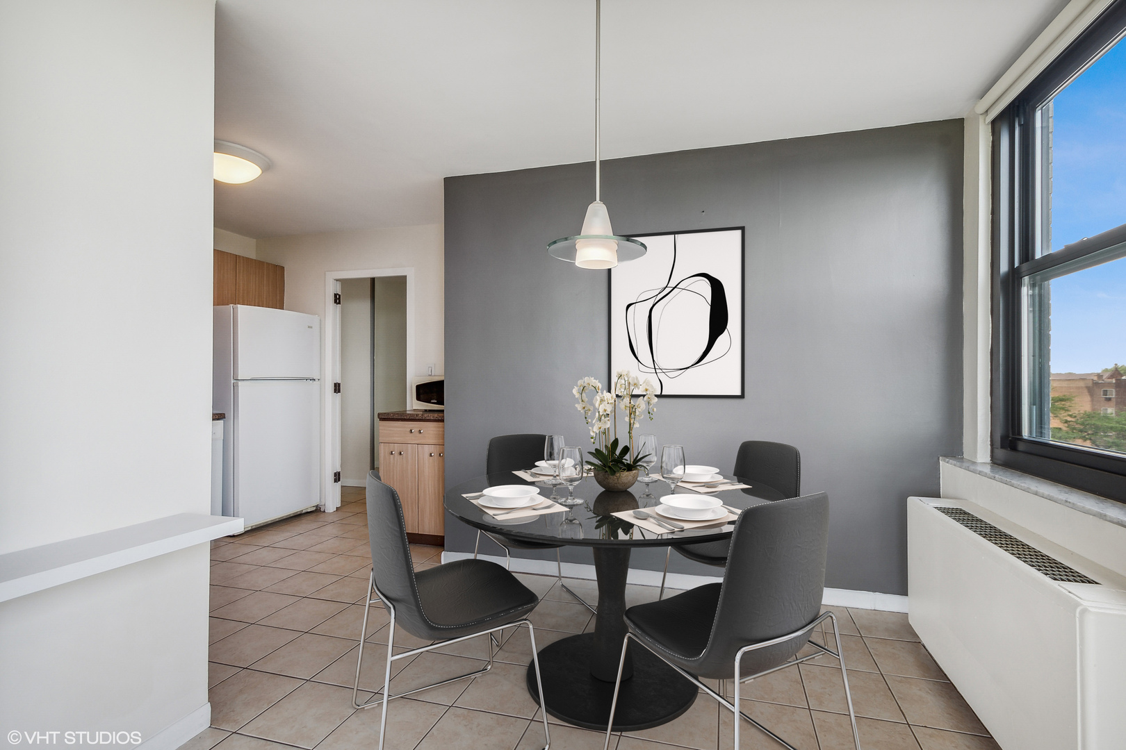 5701 North Sheridan Road, Unit 5K Chicago, IL 60660 - Photo 10 of 24 a dining room with furniture and window