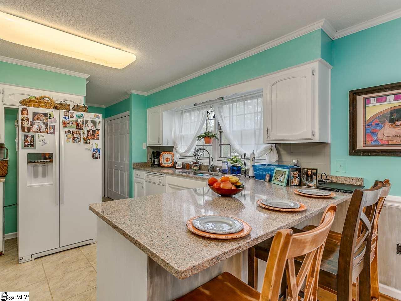 147 Sharcliff Road Cowpens, SC 29330 - Photo 10 of 36