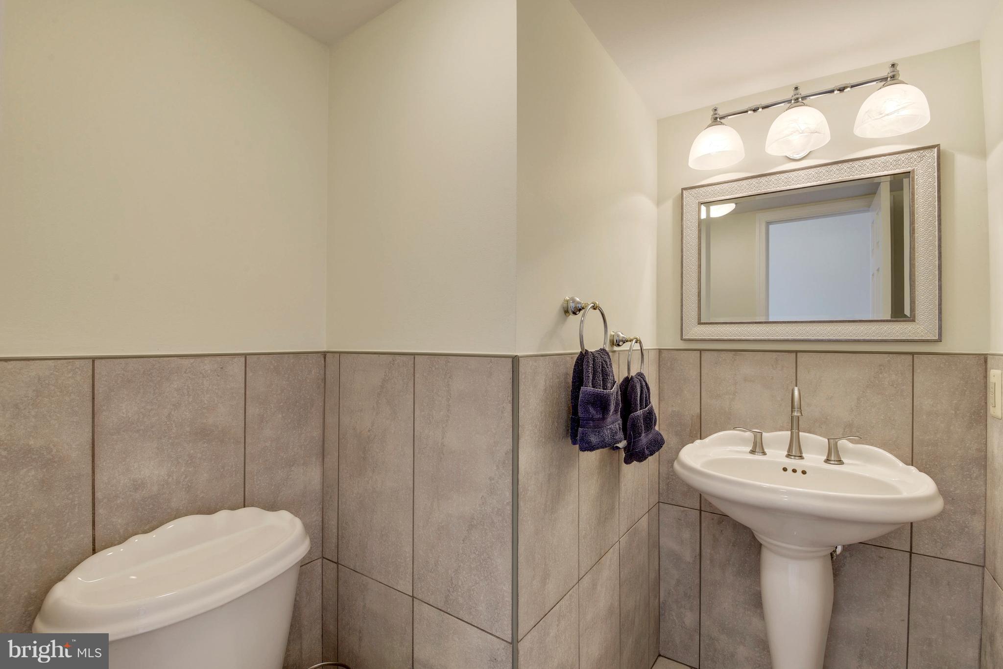 17104 Campbell Farm Road Poolesville, MD 20837 - Photo 12 of 29 Main Level Updated Powder Room~
