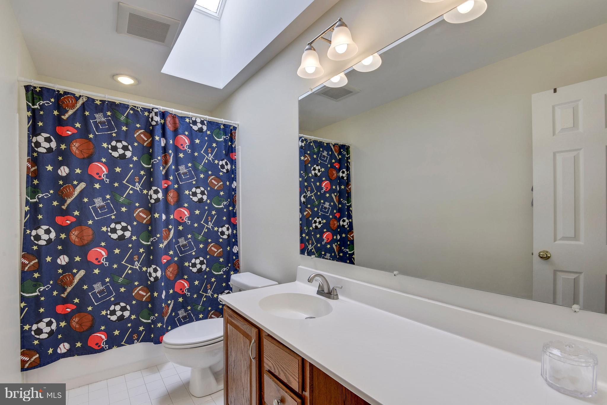17104 Campbell Farm Road Poolesville, MD 20837 - Photo 14 of 29 Full Hall Bath