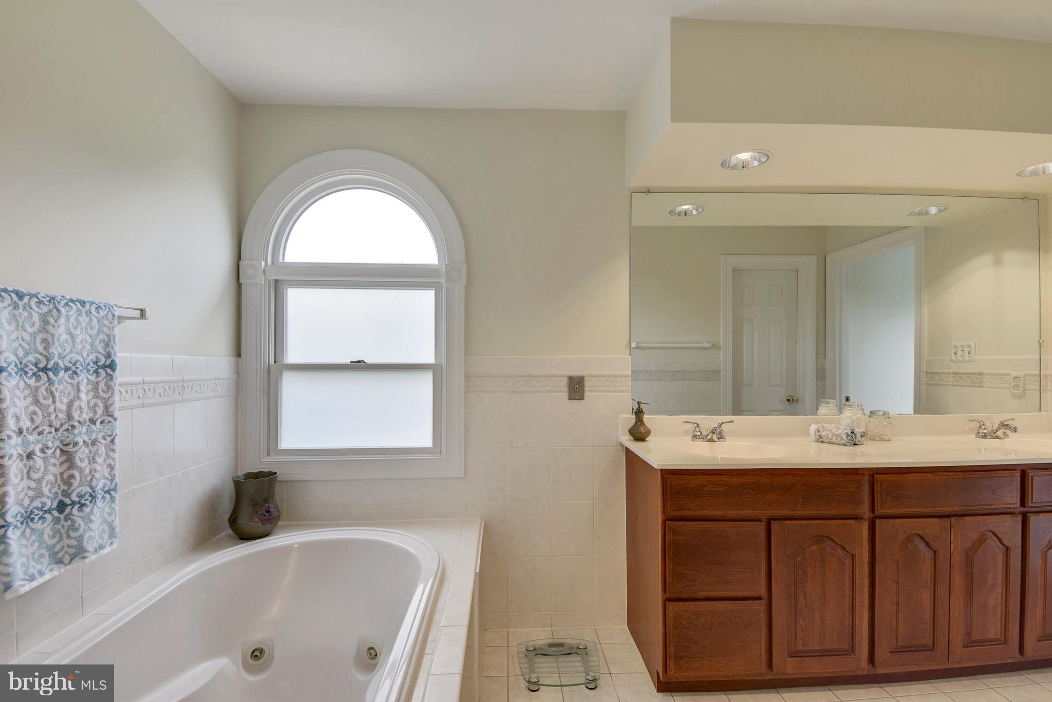 17104 Campbell Farm Road Poolesville, MD 20837 - Photo 19 of 29 Separate Toilet Closet