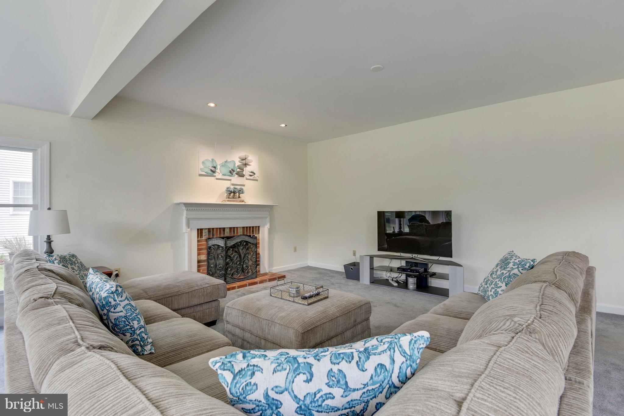 17104 Campbell Farm Road Poolesville, MD 20837 - Photo 8 of 29 Family Room