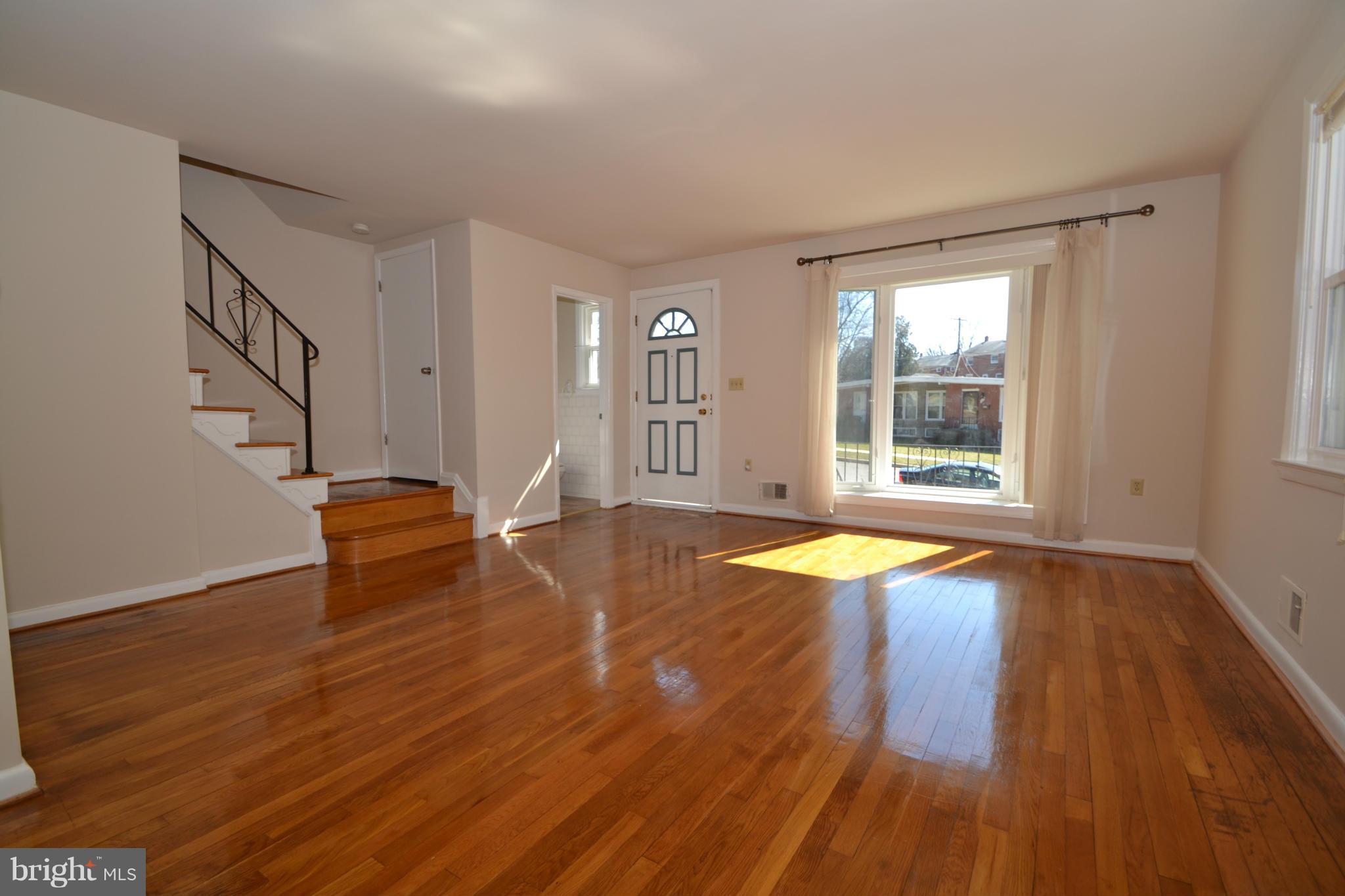 1304 Glenmont Road Baltimore, MD 21239 - Photo 4 of 19 Living Room