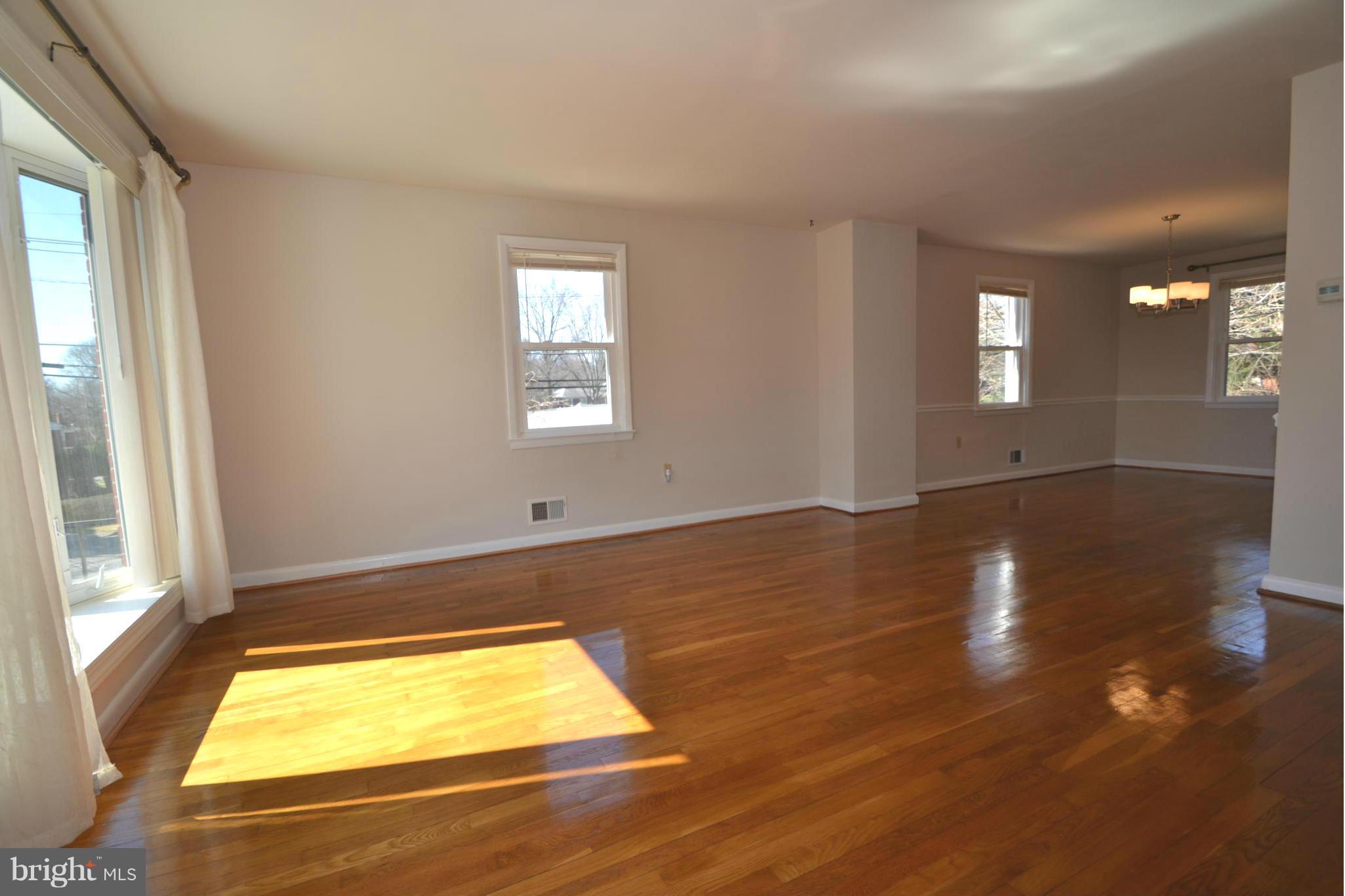 1304 Glenmont Road Baltimore, MD 21239 - Photo 5 of 19 Living Room