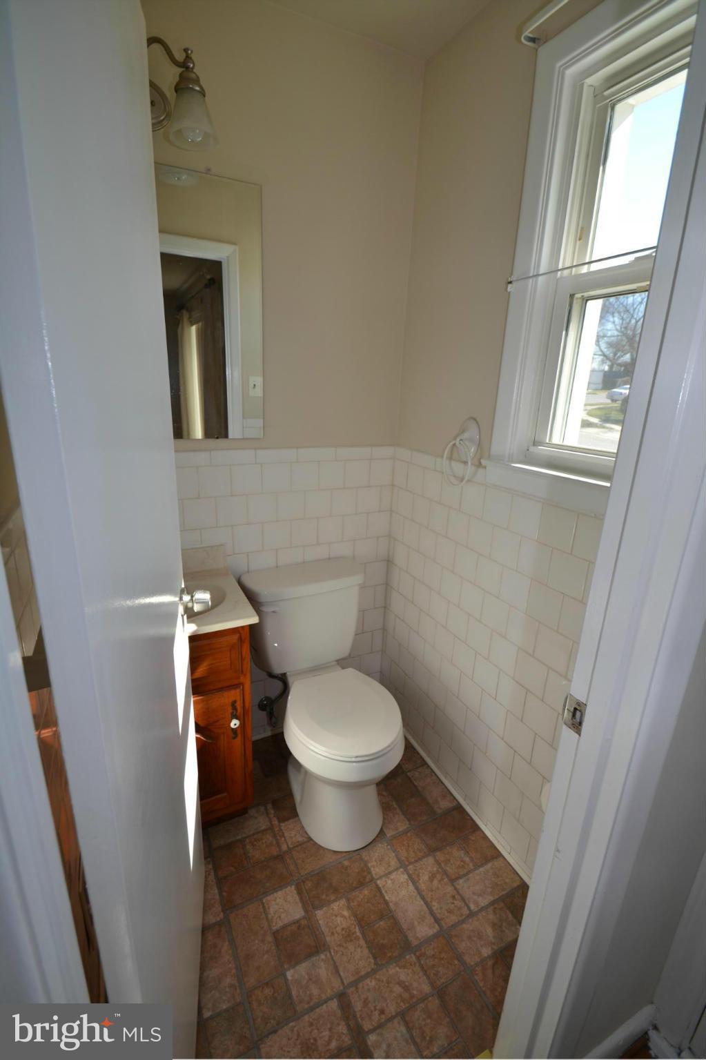 1304 Glenmont Road Baltimore, MD 21239 - Photo 7 of 19 Bath
