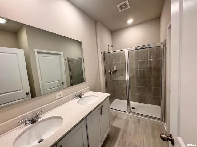 $2,800 | 709 East Bear Drive, Tiffin, IA 52340