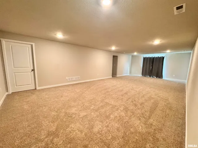 $2,800 | 709 East Bear Drive, Tiffin, IA 52340