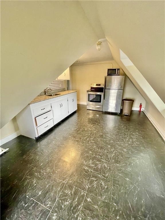 313 Berkeley Avenue, Unit 3 Middletown, RI 02842 - Photo 4 of 13