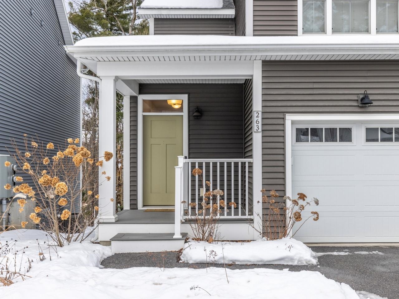 263 Obrien Farm Road South Burlington, VT 05403 - Photo 3 of 49