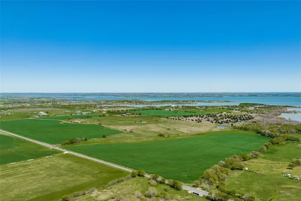 a view of a tennis court