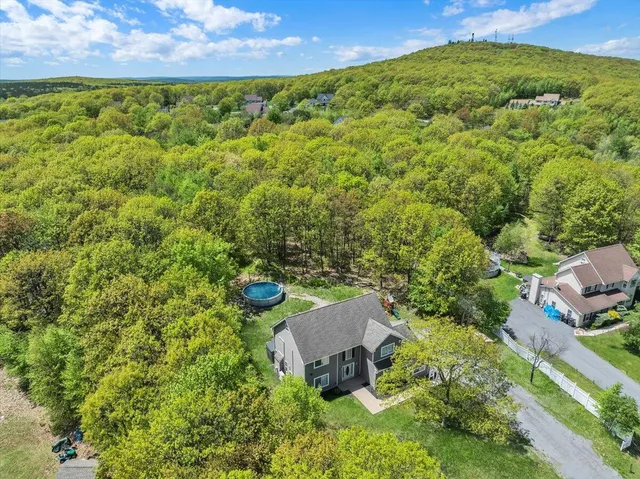 $524,000 | 3305 Mountain Terrace Drive, Blakeslee, PA 18610