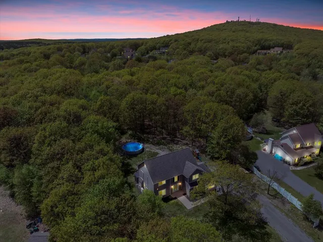 $524,000 | 3305 Mountain Terrace Drive, Blakeslee, PA 18610