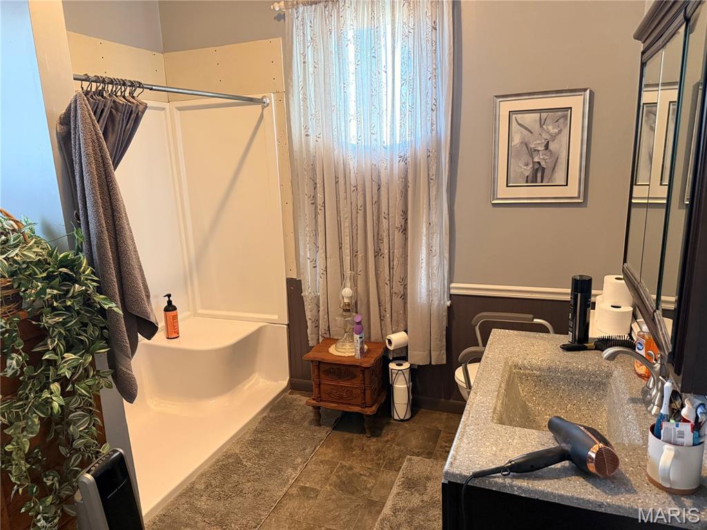 309 South Locust Street St. Elmo, IL 62458 - Photo 14 of 23