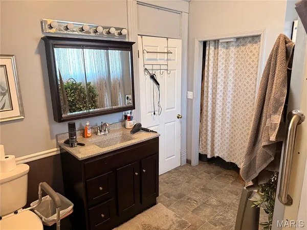 $130,000 | 309 South Locust Street, St. Elmo, IL 62458