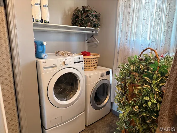 $130,000 | 309 South Locust Street, St. Elmo, IL 62458