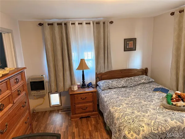 $130,000 | 309 South Locust Street, St. Elmo, IL 62458