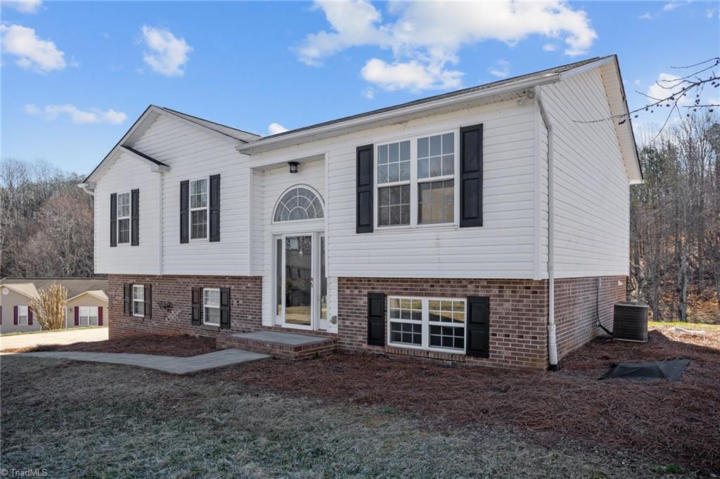 1200 Laurel Crest Road King, NC 27021 - Photo 3 of 49 Gallery Image 3