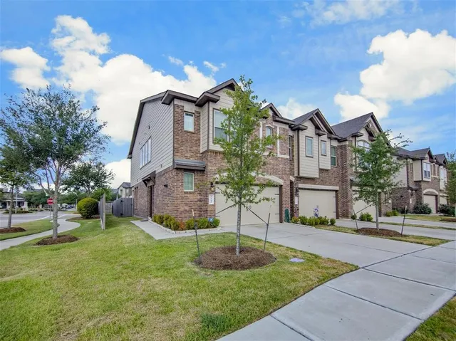 $2,350 | 3334 Rainflower Springs Lane, Rosenberg, TX 77471