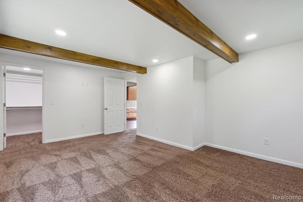 8304 Allen Road Fenton, MI 48430 - Photo 15 of 35