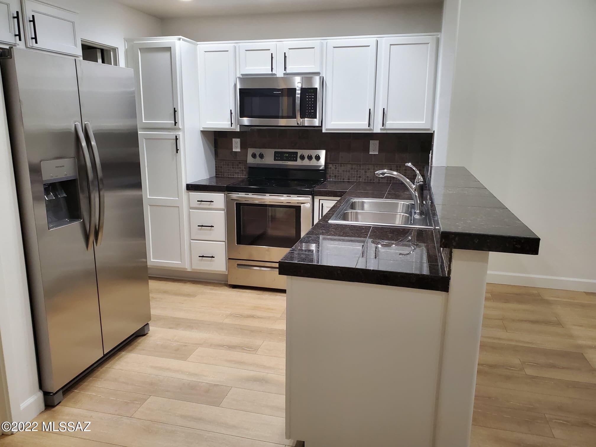 2016 East River Road, Unit 104 Tucson, AZ 85718 - Photo 3 of 11 Gallery Image 3