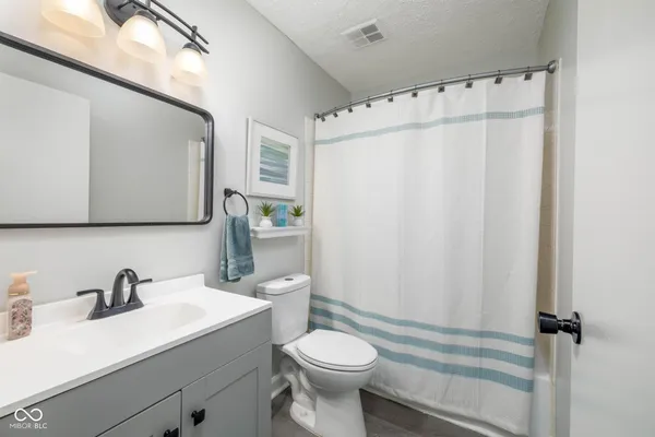 $129,900 | 7945 Benjamin Drive, Unit 19, Indianapolis, IN 46226