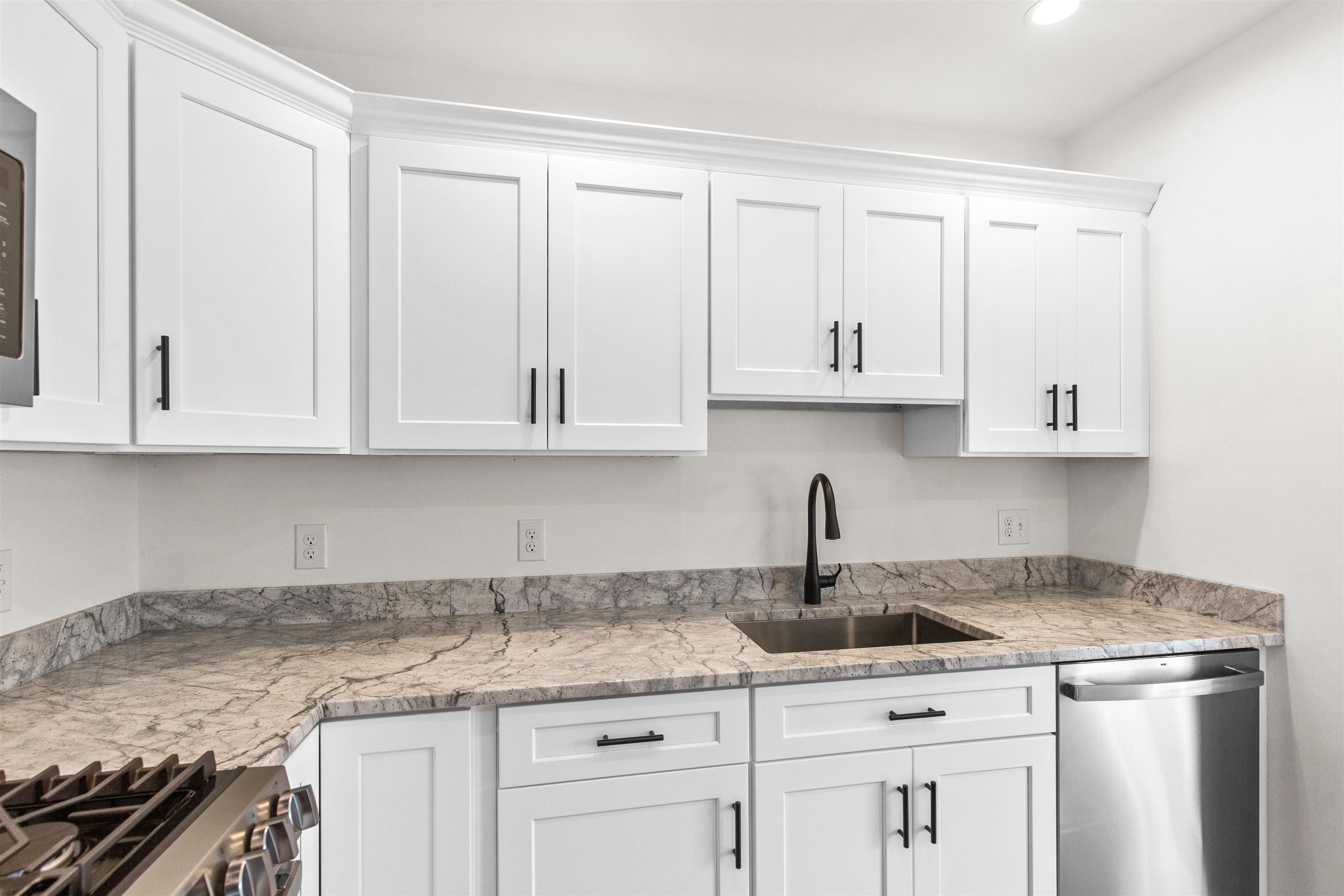 3114 Parade Road Laconia, NH 03246 - Photo 8 of 34