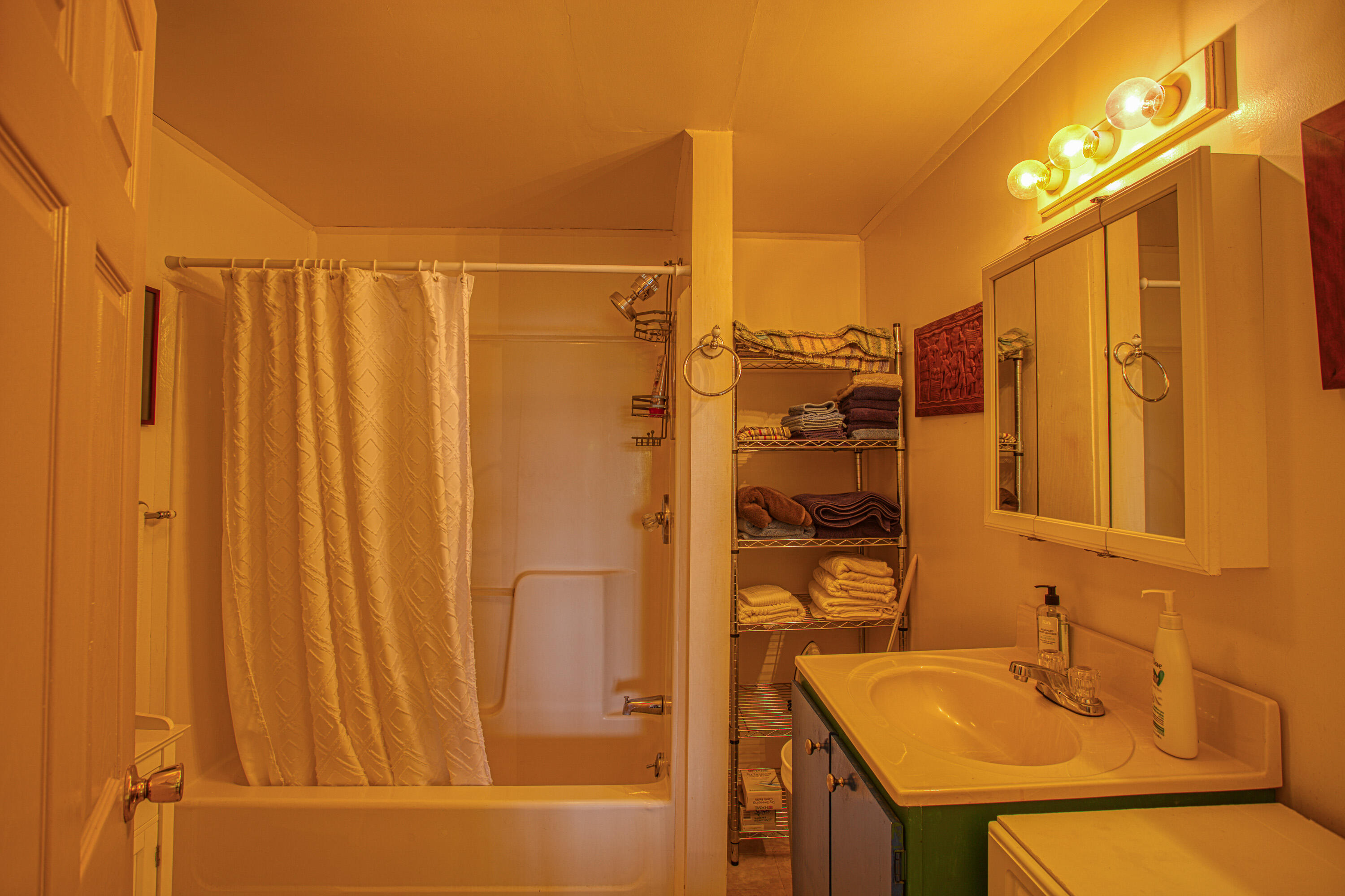 87 Crest Avenue Boothbay Harbor, ME 04538 - Photo 14 of 27 Bathroom B