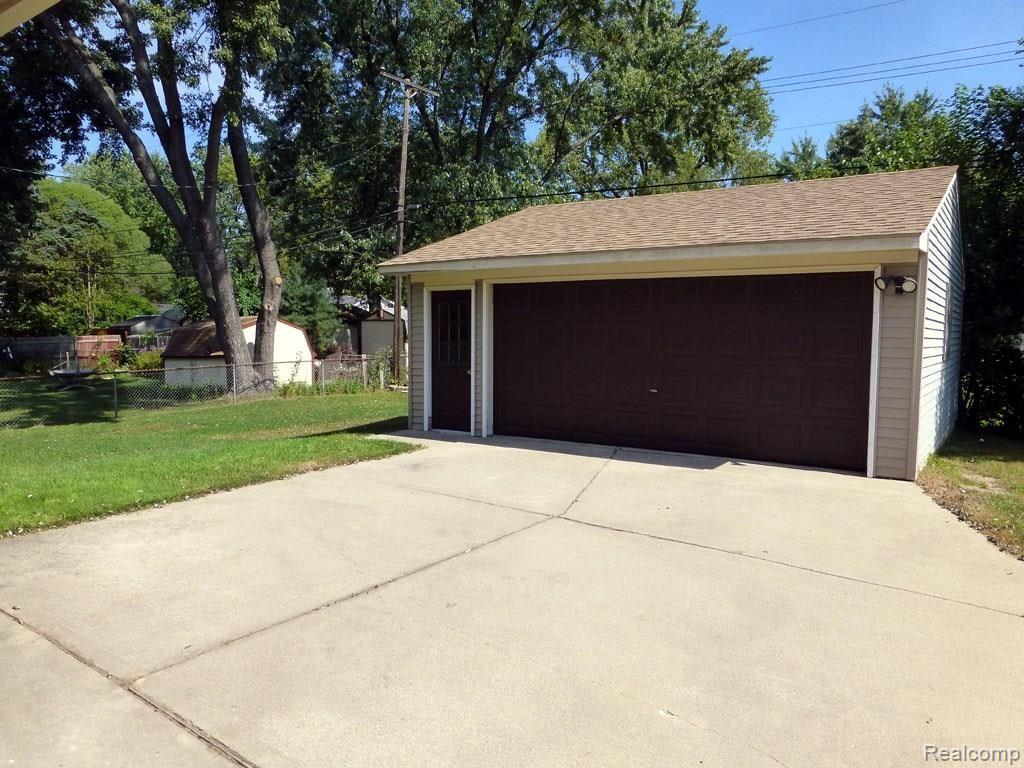3079 Gerald Avenue Rochester, MI 48307 - Photo 22 of 25 P1030787RC.jpg