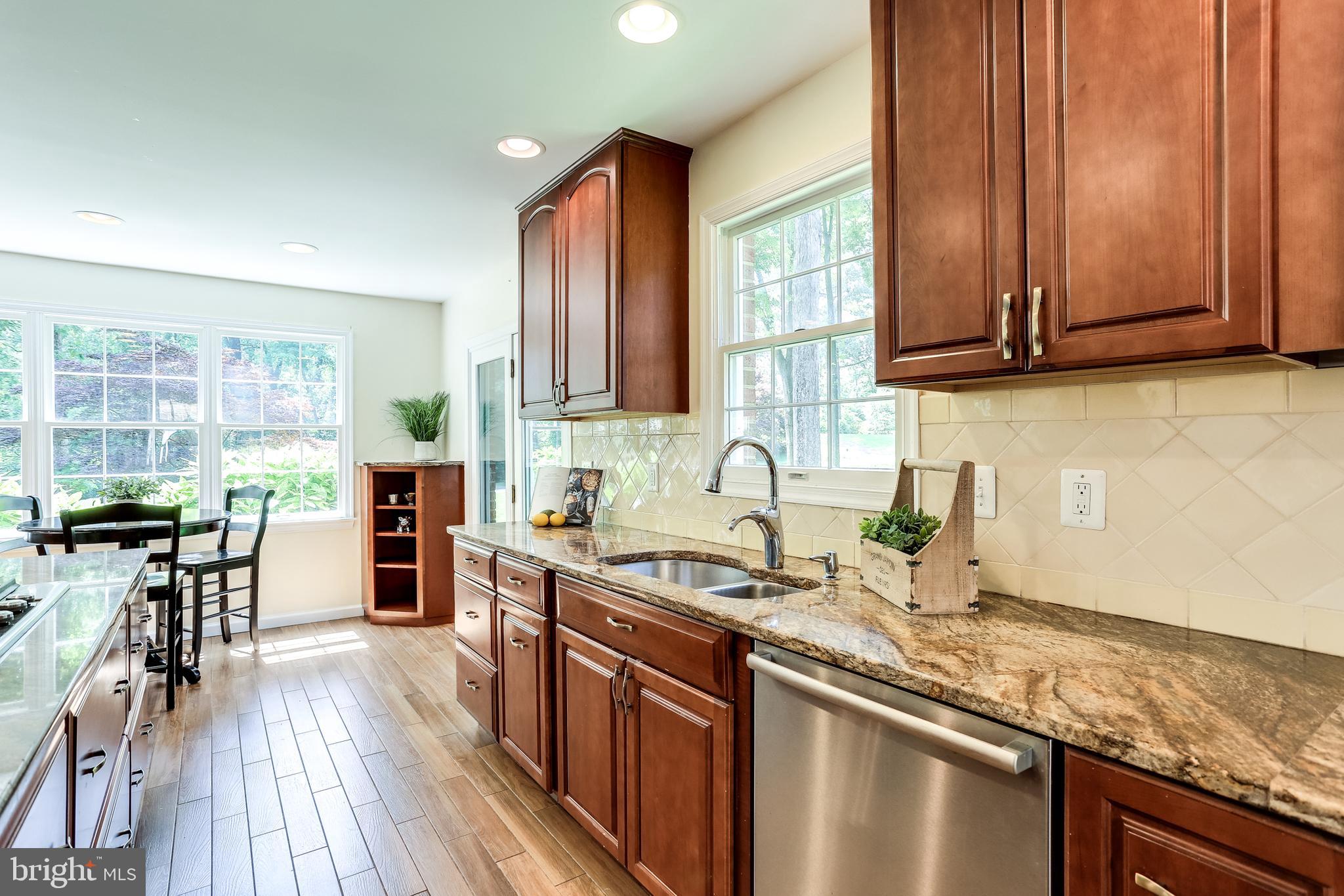 120 Dalkeith Glen Arnold, MD 21012 - Photo 13 of 52 Gourmet Kitchen