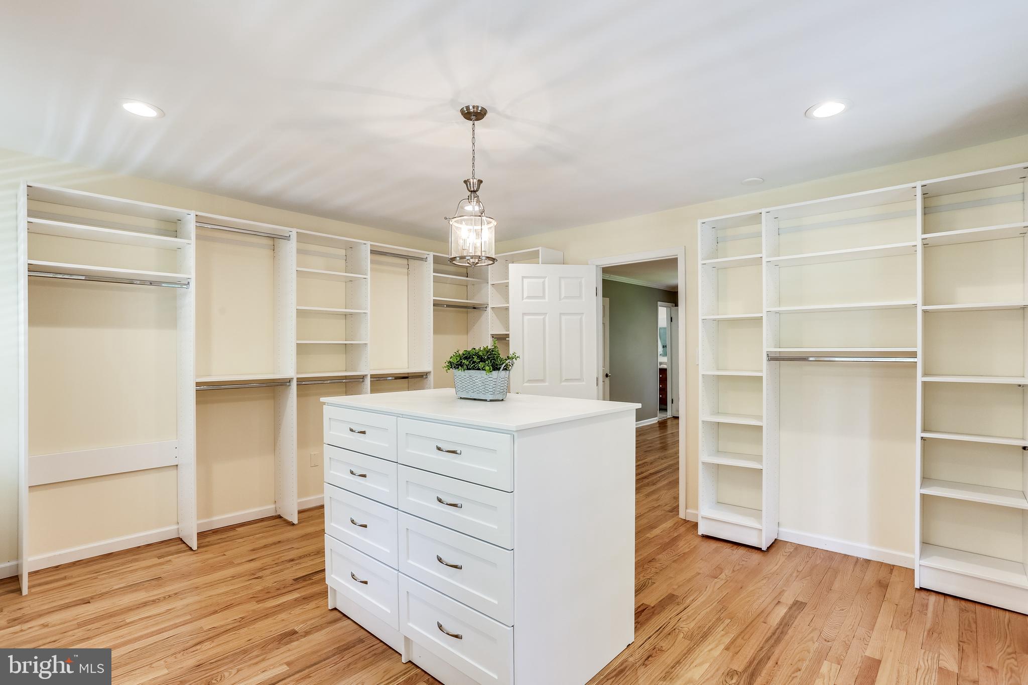 120 Dalkeith Glen Arnold, MD 21012 - Photo 26 of 52 Amazing Master closet