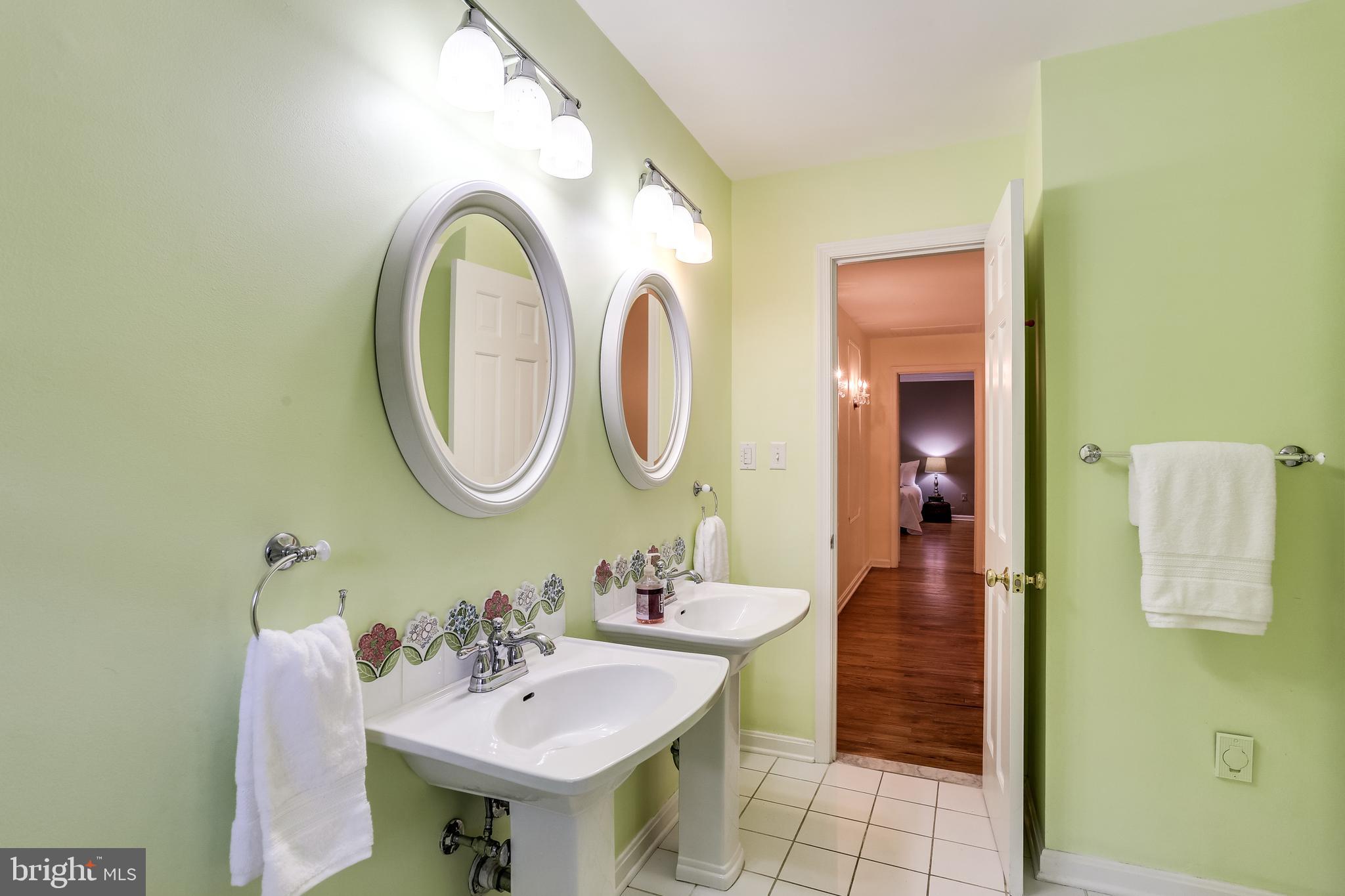 120 Dalkeith Glen Arnold, MD 21012 - Photo 29 of 52 Hall Bath; ensuite with Bedroom #2