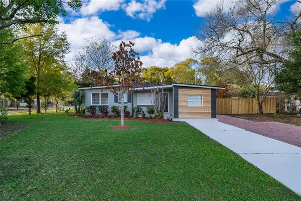 a view of a house with a backyard