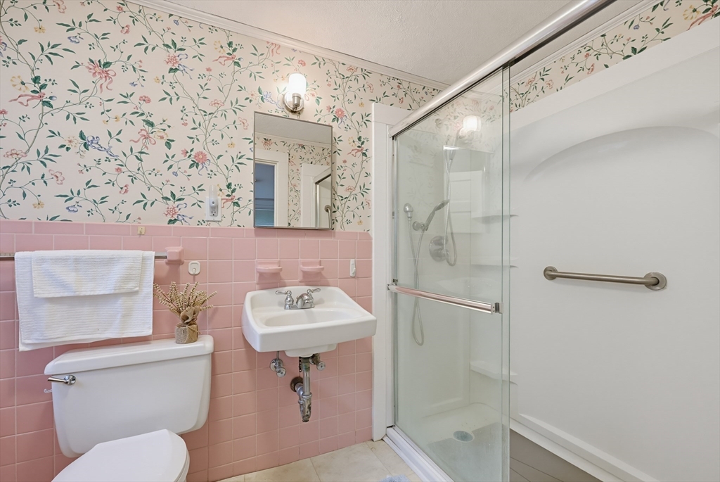 602 Elm Street Walpole, MA 02081 - Photo 12 of 38
