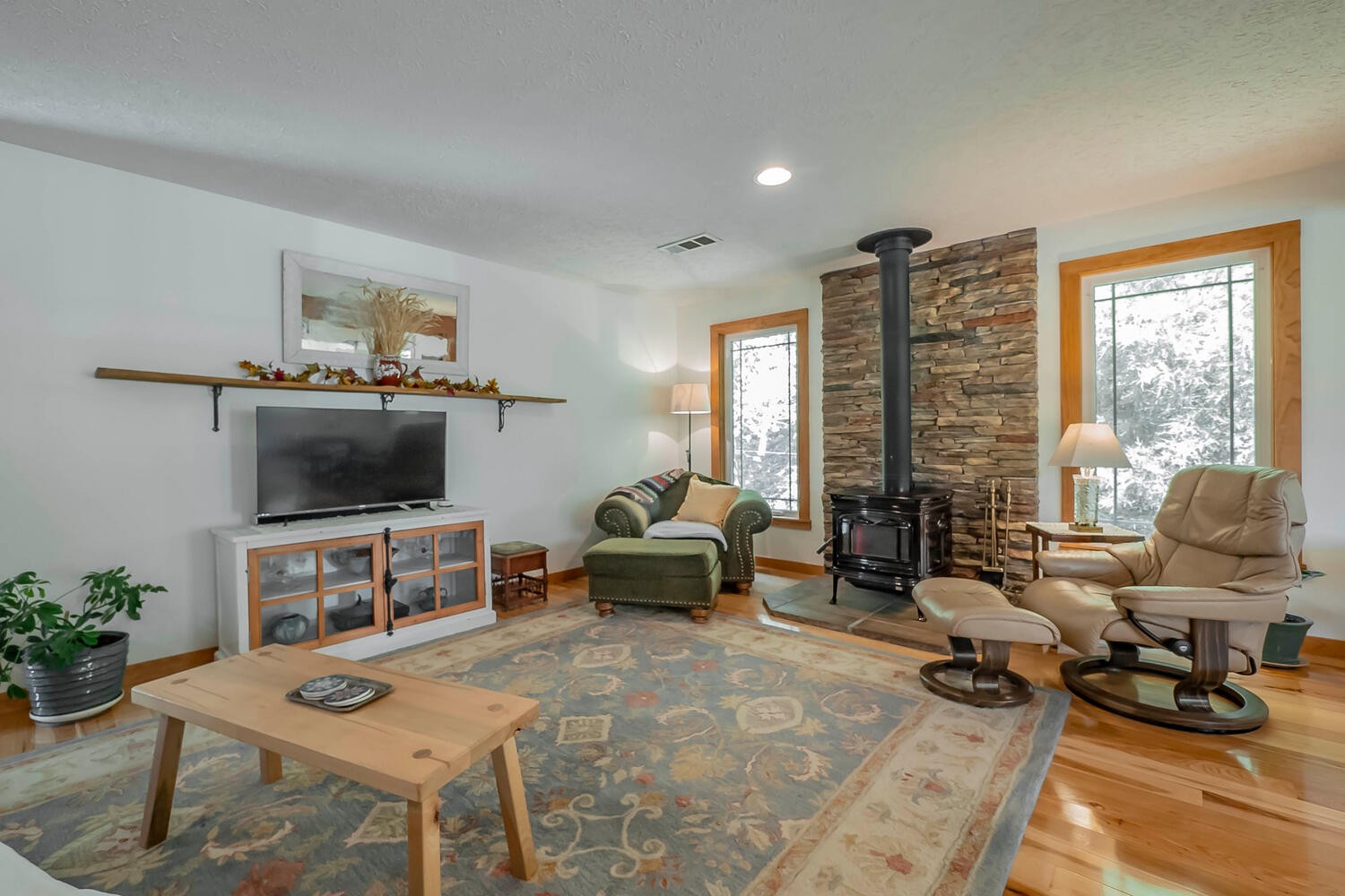 5970 Milton Fox Road Franklin, TN 37064 - Photo 7 of 49 a living room with furniture and a flat screen tv